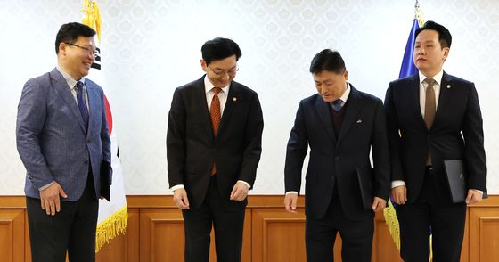 윤창렬 국무조정실장, 헌법존중 정부혁신 TF 자문단 위촉식 참석