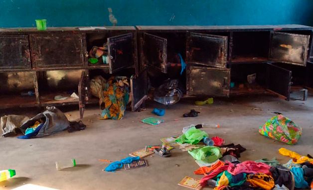 [포토] '납치 피해' 기숙학교에 흩어진 소지품