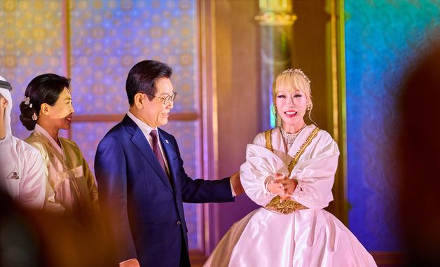 조수미 격려하는 이재명 대통령