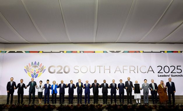 [포토] 손에 손 잡은 G20 정상들