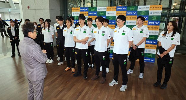 정창훈 대한수영연맹 회장, 수영 대표팀 격려