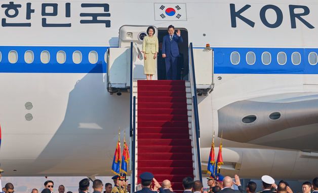 이재명 대통령 '이집트 공식 방문 일정 마치고'