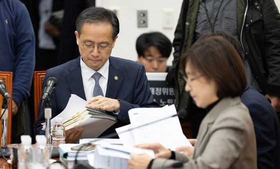 기재위 조세소위 출석한 이형일 기재부 1차관