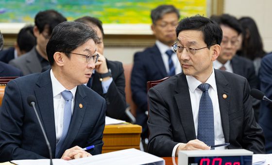 정무위 출석한 윤창렬 국무조정실장과 이억원 금융위원장