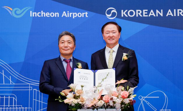 협약서 든 이학재 사장·우기홍 부회장