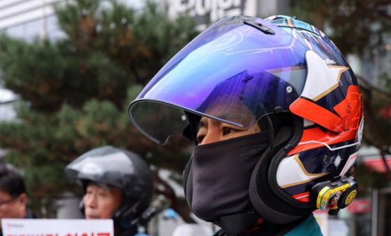 배민 본사 앞에 모인 배달 노동자들