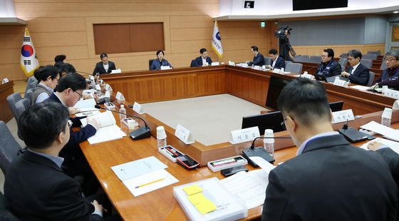 제6차 국민연금기금운용위원회의 주재하는 정은경 장관