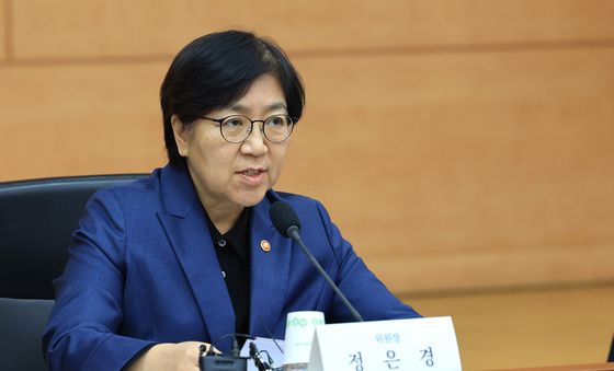 발언하는 정은경 장관