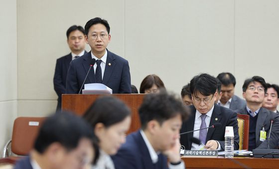 과방위 발언하는 배경훈 부총리