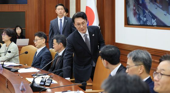 헌법존중 정부혁신 TF 간담회 모두발언 후 이석하는 김민석 총리