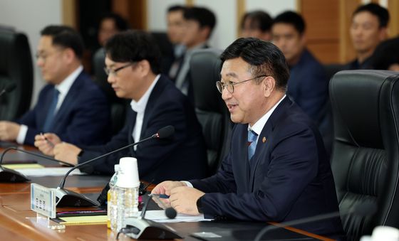 모두발언하는 윤호중 장관