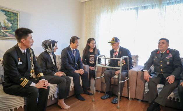 권오을 장관, 튀르키예 참전용사 방문