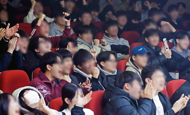 '이젠 마음껏 웃어요'