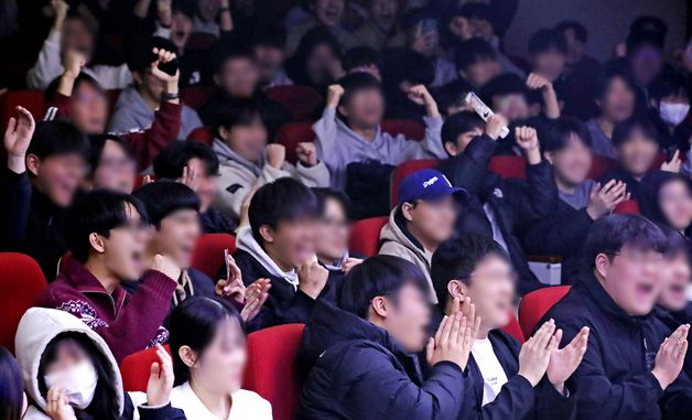 '이젠 마음껏 웃어요'