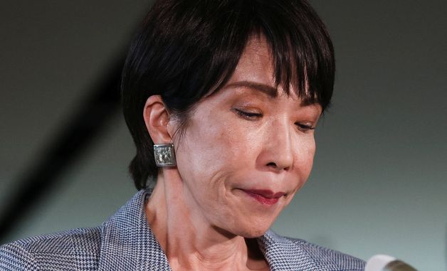 [포토] 눈 감은 다카이치 日총리