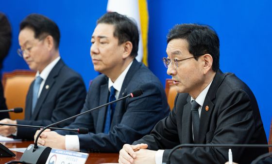 발언하는 윤창렬 국무조정실장