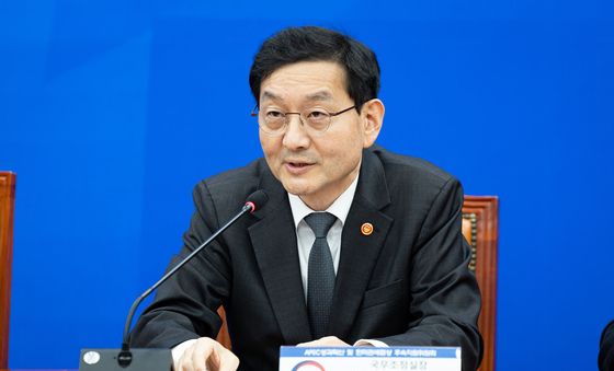 모두 발언하는 윤창렬 국무조정실장