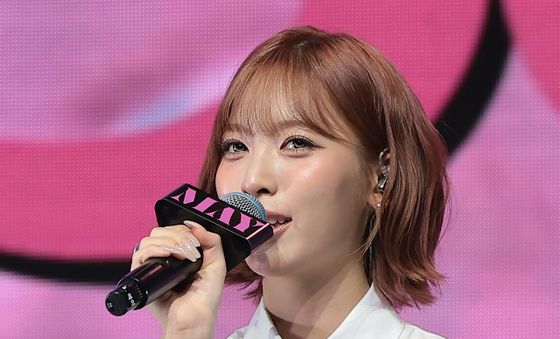 라이브 논란에 관한 질문에 답하는 리센느 메이