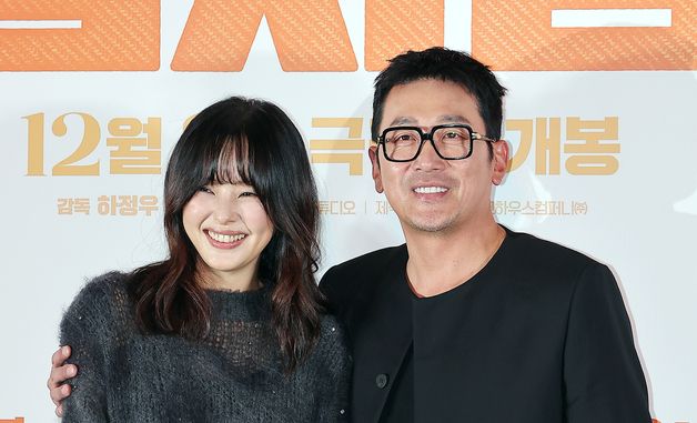 이하늬·하정우, 실제 부부처럼 다정하게