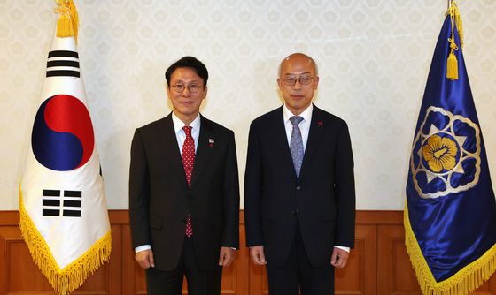 김민석 총리, 조원철 법제처장 임명장 수여