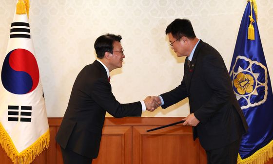 김민석 총리, 김대현 문체부 2차관 임명장 수여