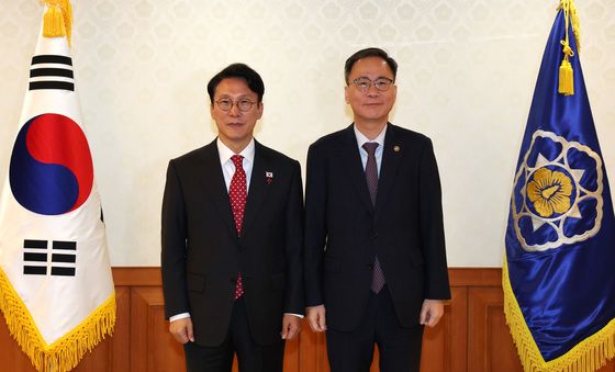 김민석 총리, 김영수 문체부 1차관 임명장 수여