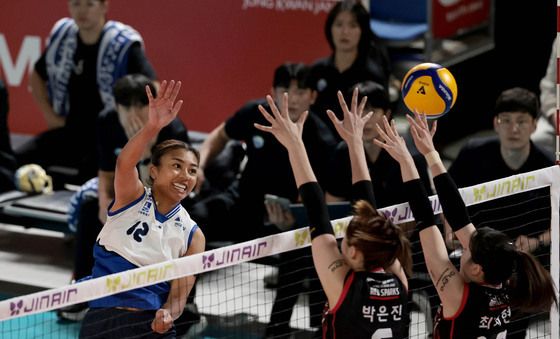 자스티스 '웃으며'