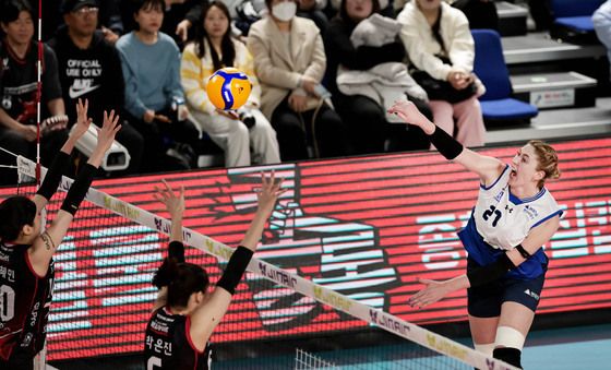 카리의 강력한 스파이크