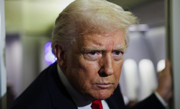 [포토] 기자 질문 경청하는 트럼프 대통령