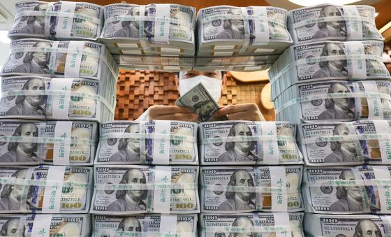 '달러 예금' 뭉칫돈 몰리는 은행