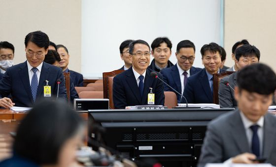 미소 짓는 유재성 경찰청장 직무대행