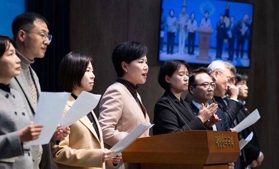 오세훈 서울시장 명태균 여론조사 비용 대납 의혹 기자회견하는 전현희
