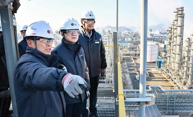 LG화학 여수공장 방문한 김정관 장관