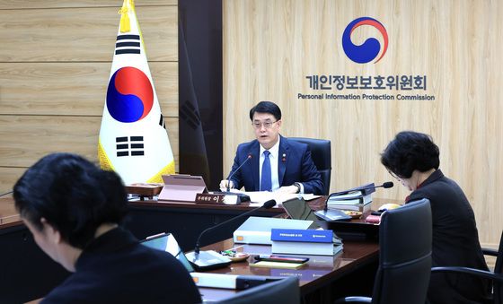 개인정보보호위원회 전체회의 주재하는 이정렬 부위원장