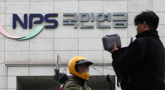 IMF "정년 65세 연장땐 연금 68세부터"