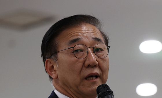 추석 이후 2달만에 무안국제공항 찾은 김윤덕