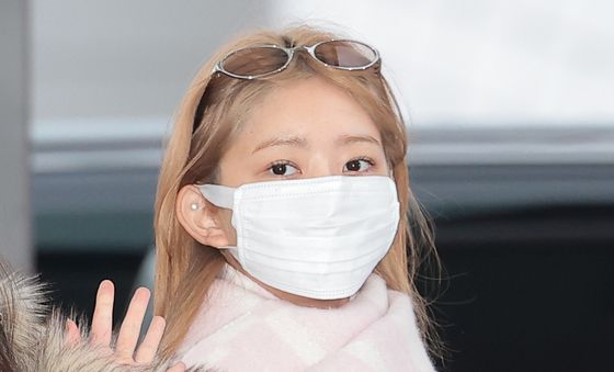 레이, 마스크 뚫고 나오는 예쁨