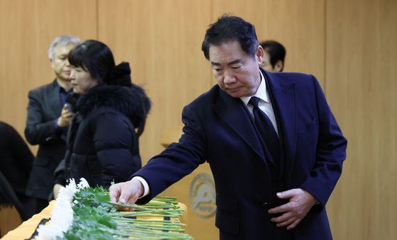 고 이순재 영결식 헌화하는 박상원