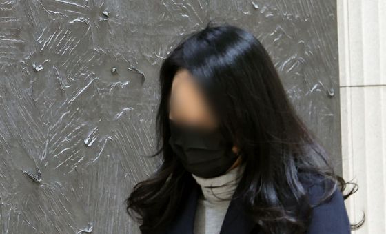 특검 출석하는 김건희 여사 오빠 배우자