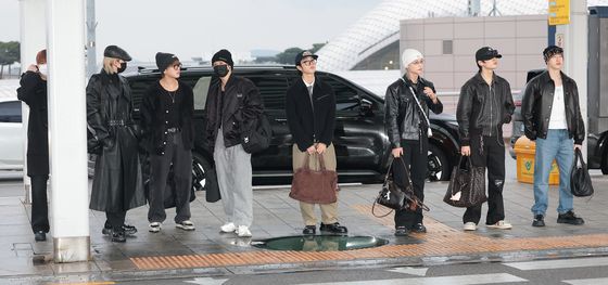 스트레이키즈, 출국