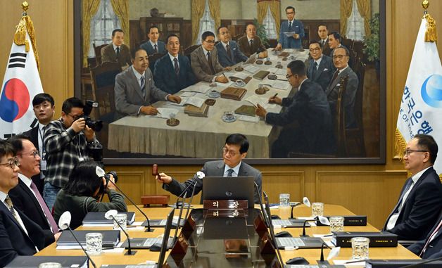 한은, 올해 마지막 금통위서 기준금리 동결…연 2.50% 유지