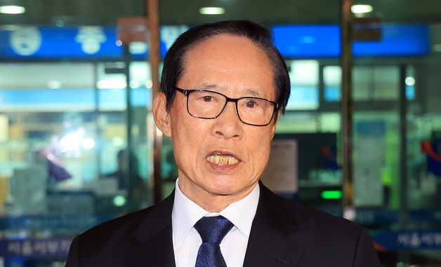 '허위 서명 강요' 송영무 전 국방장관, 항소심도 무죄