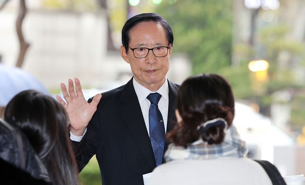 송영무 전 국방장관, '계엄문건 허위서명 강요' 항소심도 무죄