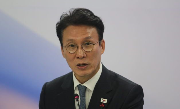 국가정책조정회의 주재하는 김민석 초일