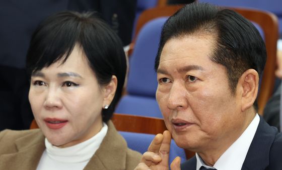 민주당 의원총회 참석한 정청래 대표