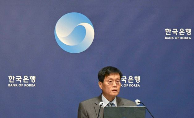 기자간담회 하는 이창용 총재