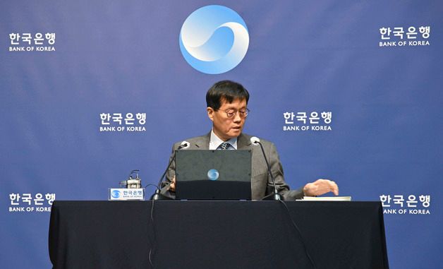 이창용 한은 총재, 금리 동결 배경 설명