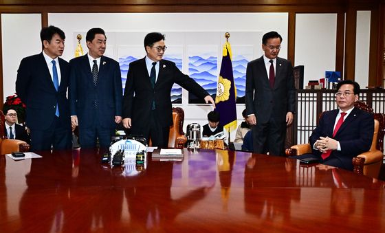 우원식 국회의장 '이리 오세요'