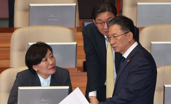 국회 본회의 참석한 정성호 법무부 장관