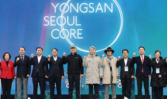 기념촬영하는 오세훈 서울시장